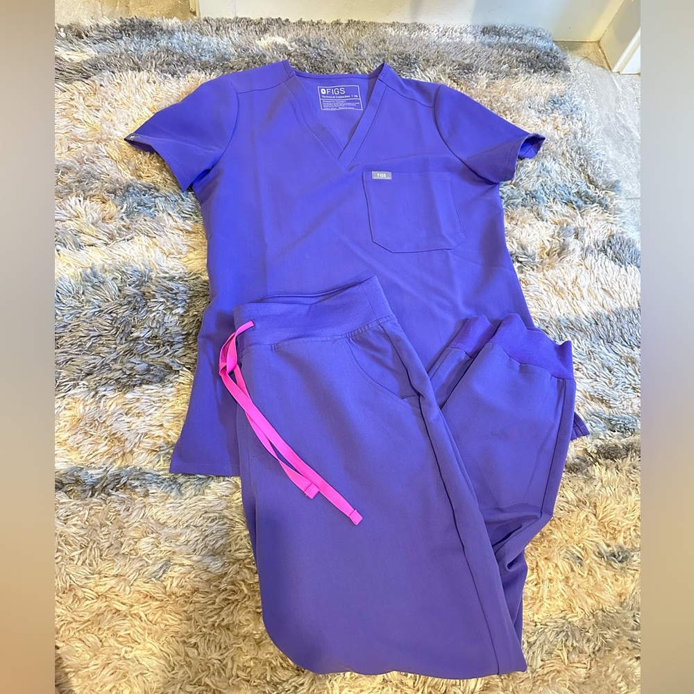 Figs Purple set (Like New!)